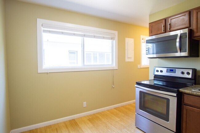 Building Photo - Corner Apartment in Saint John's w/Parking...