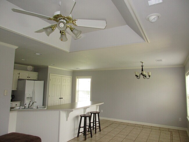 Building Photo - 32 Reno Dr