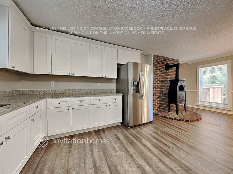 Building Photo - 5789 Chisholm Trail SW