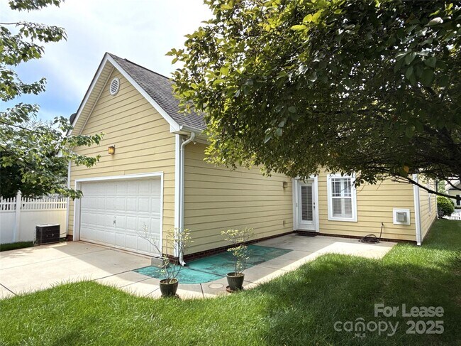 Building Photo - 7032 Ladys Secret Dr