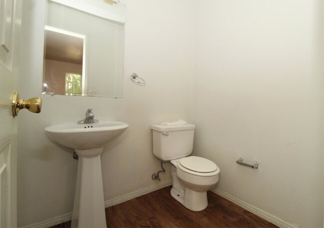 Building Photo - 1006 N Molly Ct