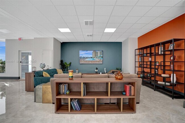 Building Photo - 3140 S Ocean Dr