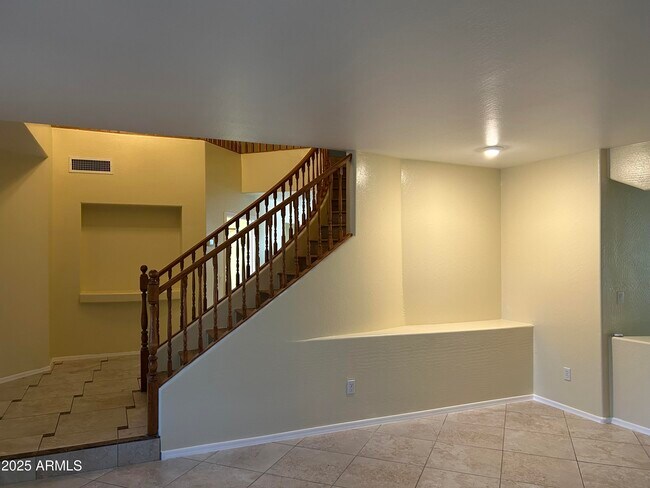 Building Photo - 6406 W El Cortez Pl