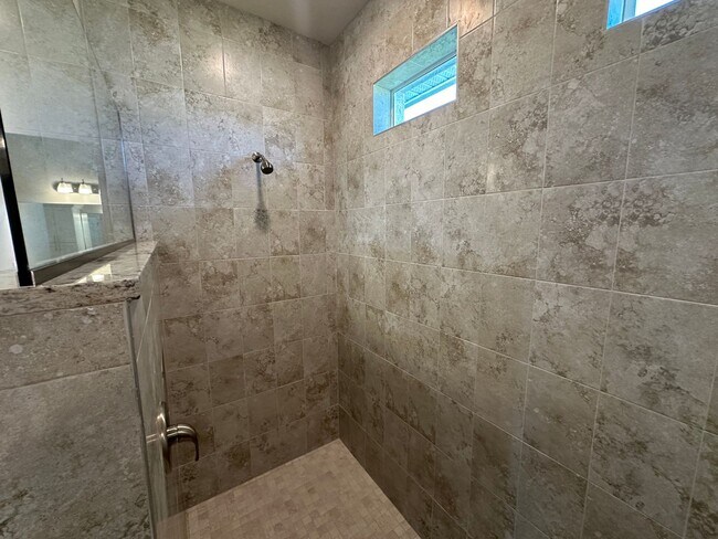 Building Photo - NW Cape Coral Home 4 Bedroom/ 2 Bath/ 3 Ca...