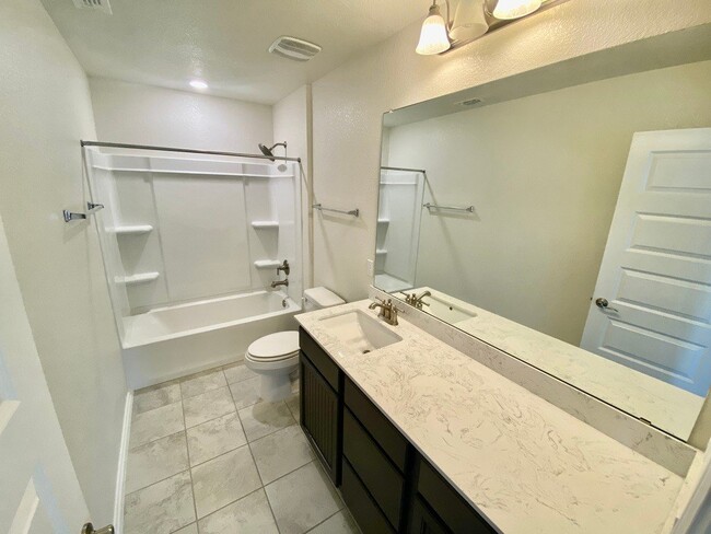 Building Photo - Live on the Golf Course at Star Ranch!! 4B...