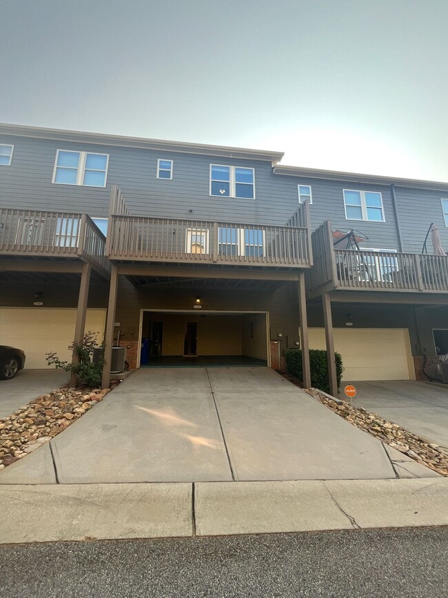 Building Photo - 1334 Kingston Trail