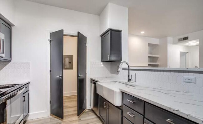 Building Photo - 3 bedroom in Dallas TX 75287