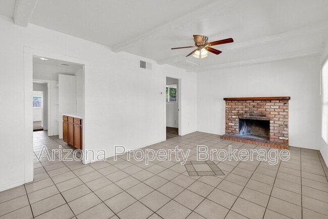 Building Photo - 119 W 9th Pl