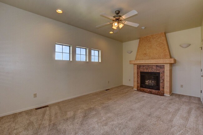 Building Photo - 221 Spring St