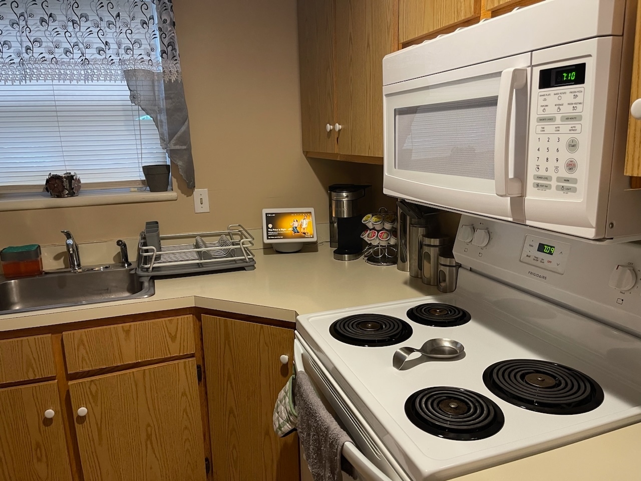 part of kitchen - 1417 Quinnipiac Ave