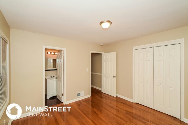 Building Photo - 8316 9th Ave S