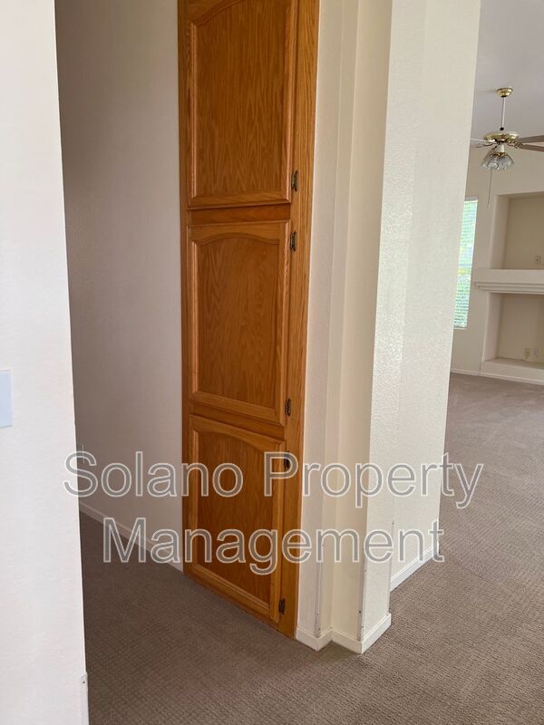 Building Photo - 480 Stern Dr