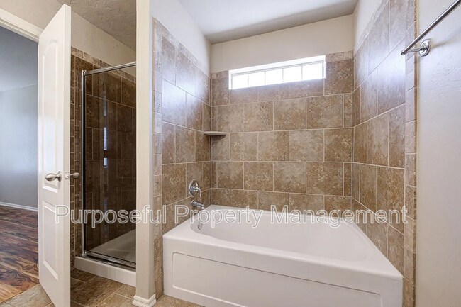 Building Photo - 615 W Shadow Ridge Way