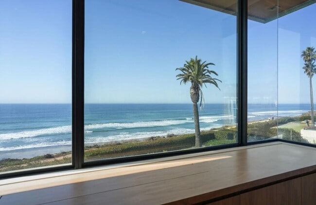Building Photo - Luxury Coastal Escape w/ Resort-Style Amen...