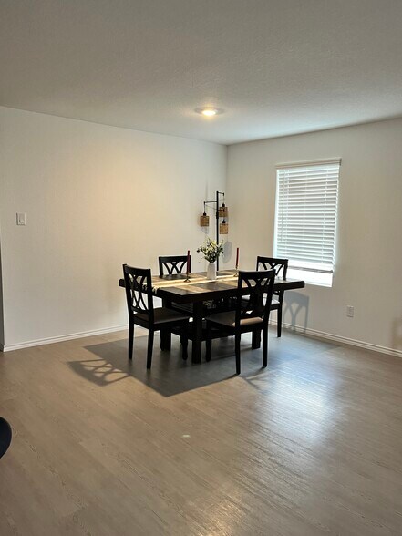 Building Photo - 923 Antelope Trl