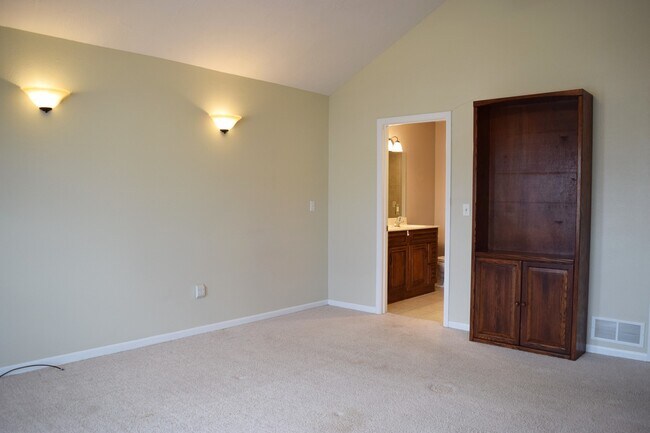 Building Photo - Located in the popular Woodland Hills Subd...