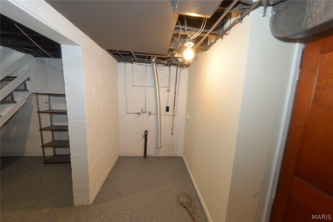 Building Photo - 1005 Hawthorn Ave