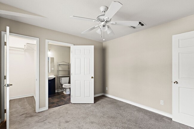 Building Photo - Walk to campus! Walk downtown! Fenced yard! Flat Rate Utilities!