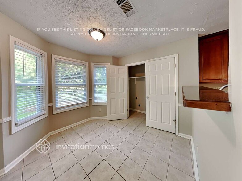 Building Photo - 1040 Spring Brook Dr