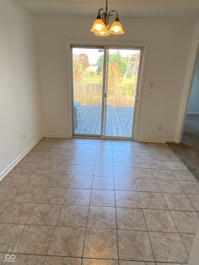 Building Photo - 5251 Bluff View Dr