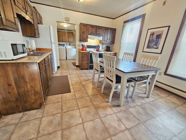 Building Photo - 25 Blucher St