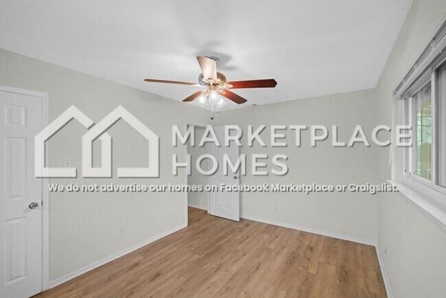 Building Photo - 2105 E Riviera Dr