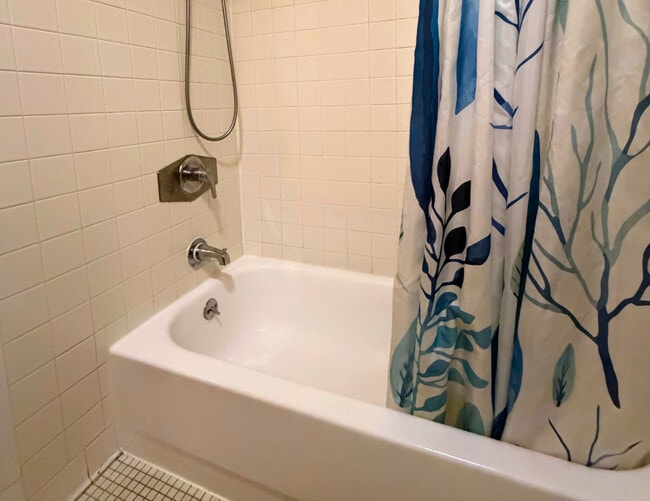 Building Photo - 3451 N Halsted St