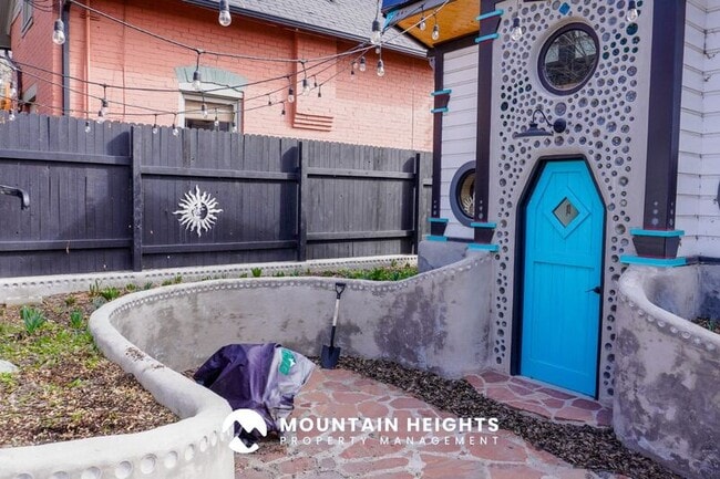 Building Photo - 235 Reed Ave N