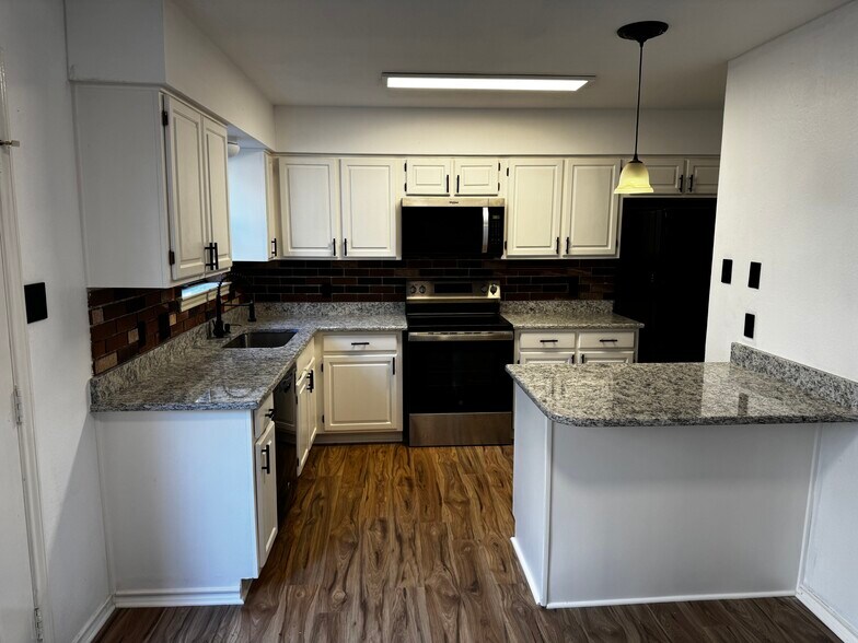 Primary Photo - 2058 Owasso St