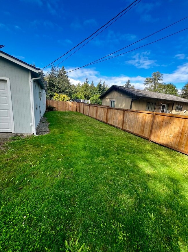 Building Photo - Cozy Rambler!!