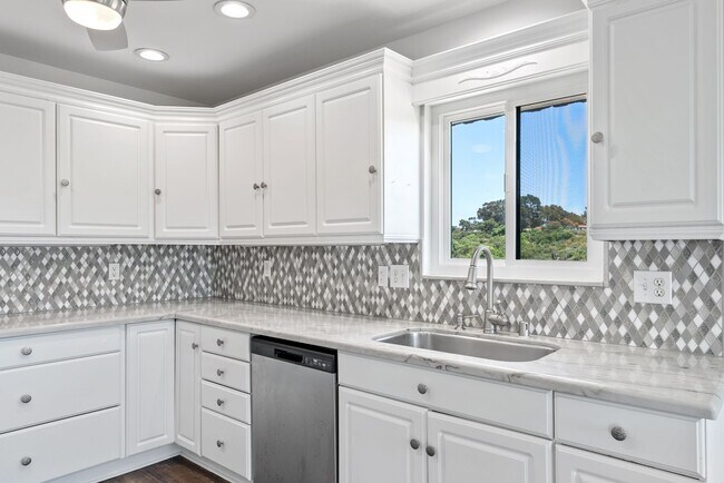 Building Photo - Live in Luxury: Spacious Sanctuary - Oceanfront Condo View Home with Mesmerizing Pacific Views