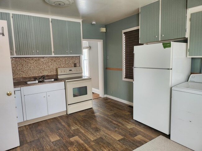 Building Photo - 610 W Water St