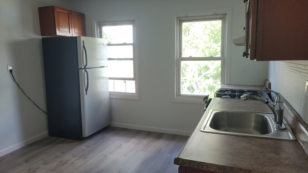 Kitchen - 69 Mapes Ave