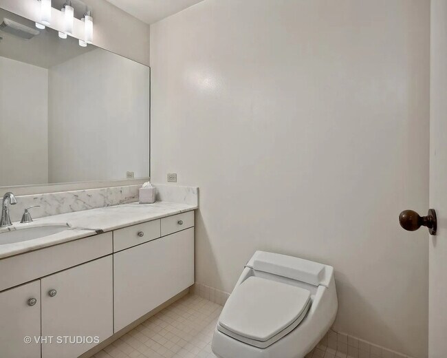 Building Photo - 680 N Lake Shore Dr