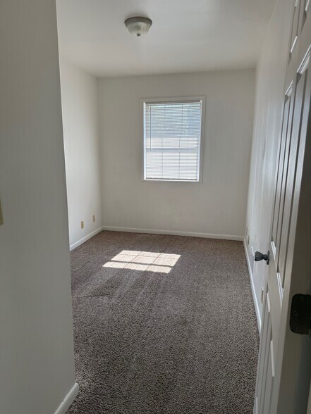 Building Photo - 207 Monroe St