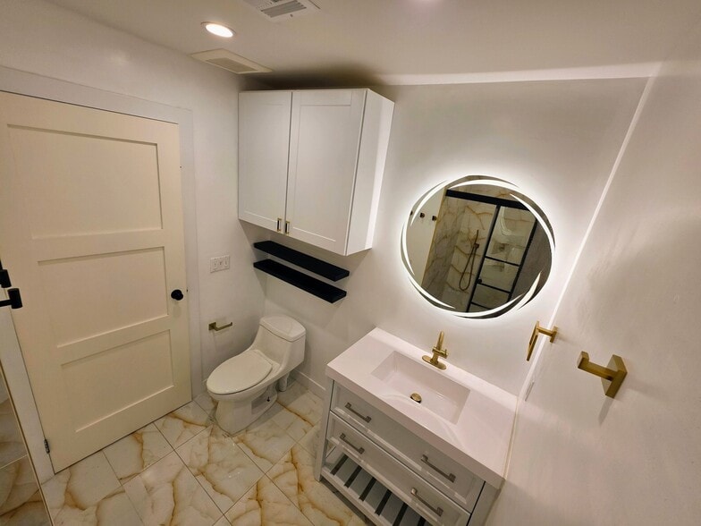 Building Photo - 14929 Titus St