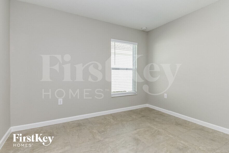 Building Photo - 462 Earhart Dr