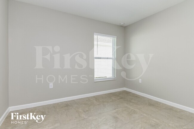 Building Photo - 462 Earhart Dr