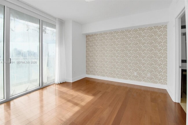 Building Photo - 495 Brickell Ave