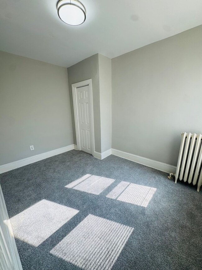 Building Photo - Remodeled 3bd/1 House with Rear yard!! SEC...