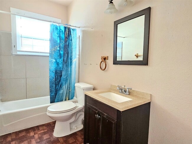 Building Photo - 614 43rd St