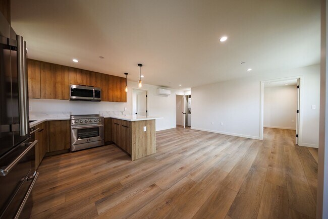 Building Photo - 5935 Comey Ave