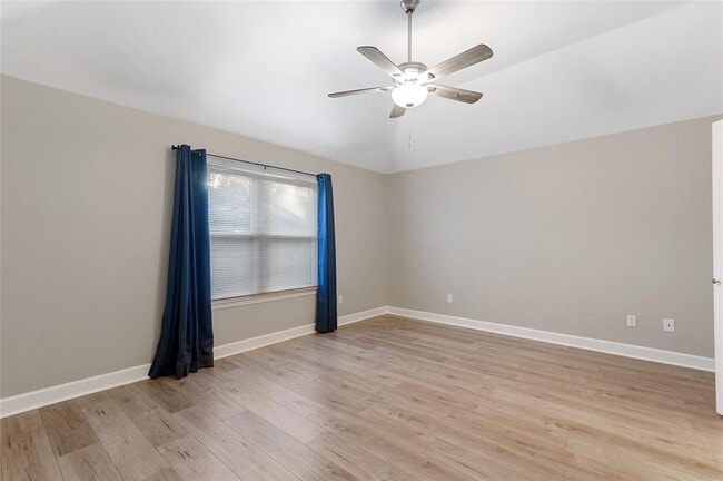 Building Photo - 10335 Emerald Oaks Dr