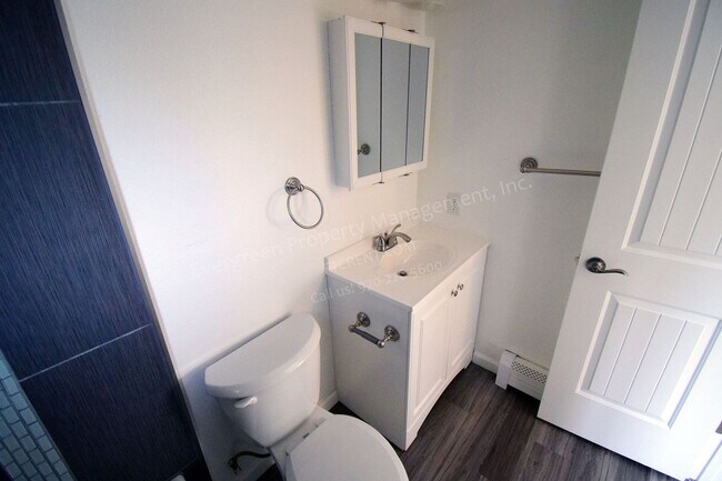 Building Photo - 824 N Garfield Ave