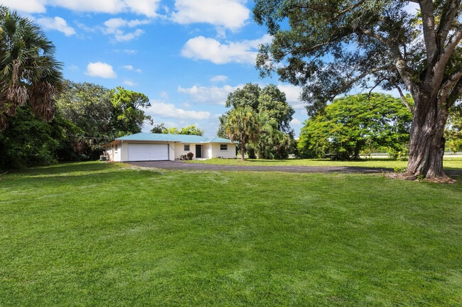 Primary Photo - 16790 Glasgow Dr E