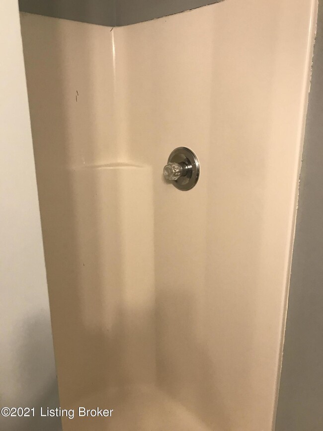 Building Photo - 1612 W Market St