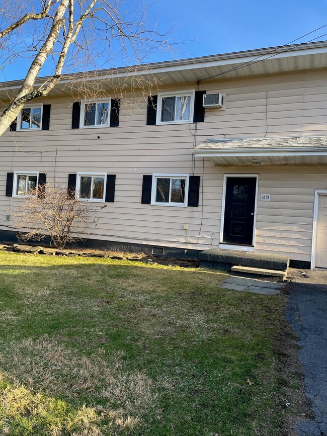 Primary Photo - 40 Country Ln