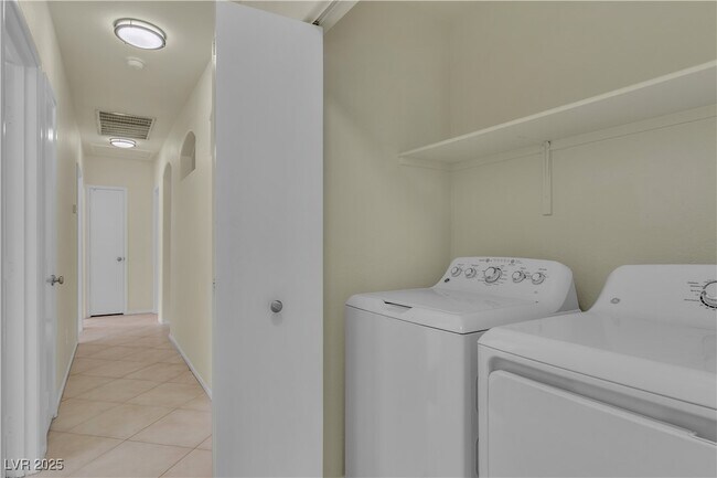 Building Photo - 11076 Zampino St