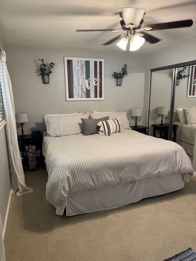 Building Photo - Gorgeous Updated 3 Bedroom in the heart of...