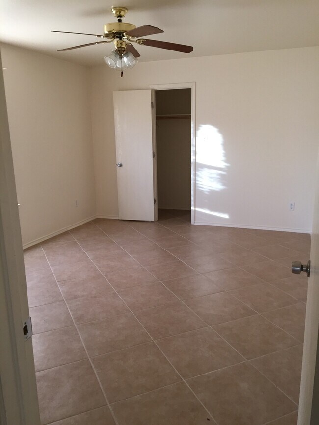 Building Photo - All Tile